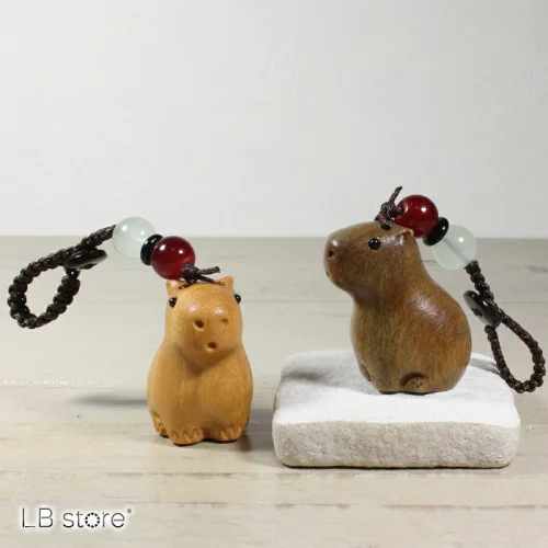 木彫りのカピバラキーホルダー